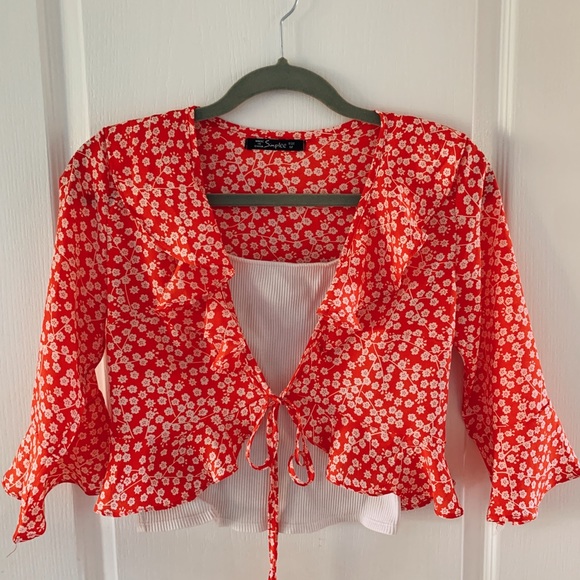 Red Polka-Dot Crop Top w/ ruffled sleeves, Size M - Picture 4 of 4